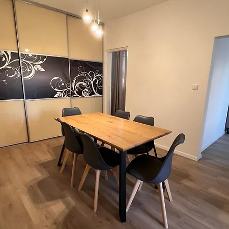 Air Conditioned 3 Apartment, Near Technopol * ブラチスラヴァ